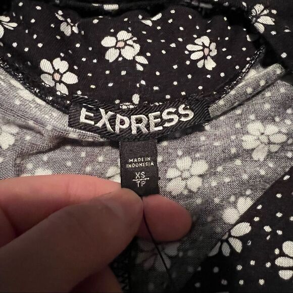 NWT! Express floral print long sleeve dress - Picture 6 of 12